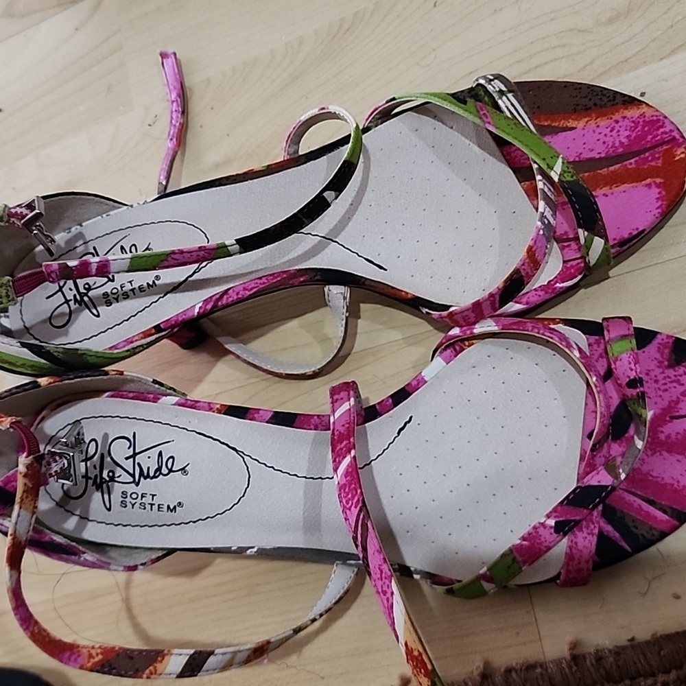 Life stride soft system floral sandal